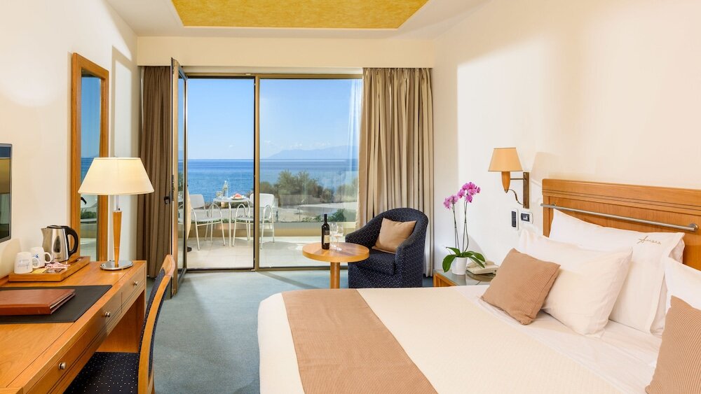 Двухместный номер Executive с балконом и с видом на море Alexander Beach Hotel & Spa