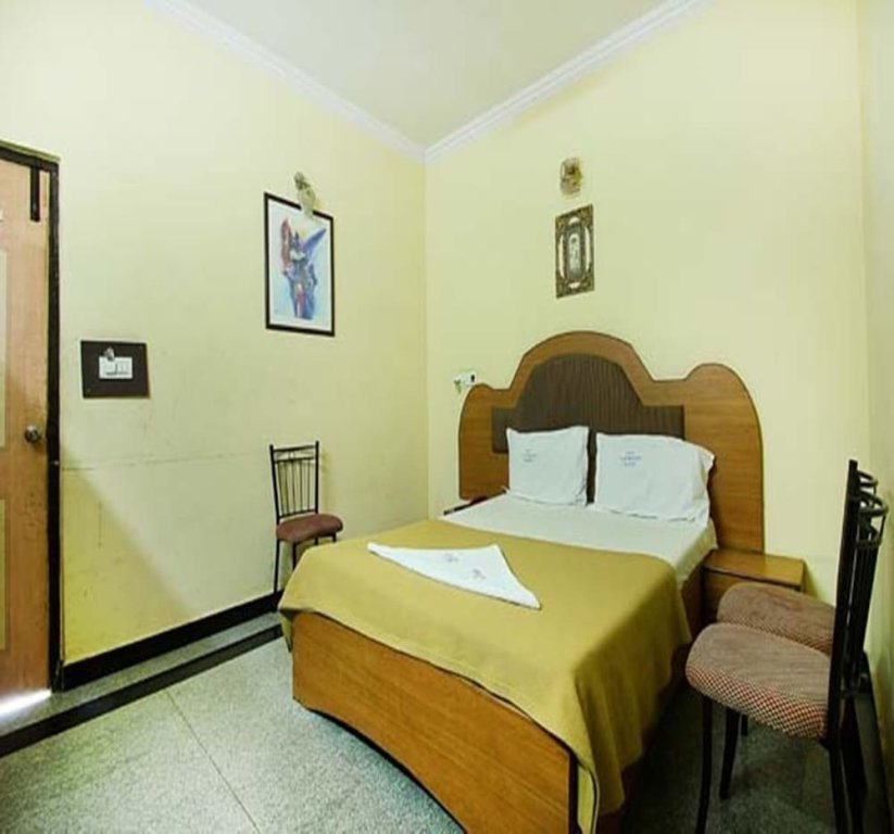 Deluxe Dreier Zimmer Hotel Nav Bharat Residency
