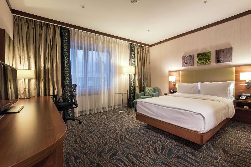 Двухместный люкс c 1 комнатой Отель Hilton Garden Inn Astana