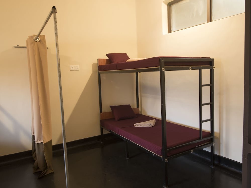 Кровать в общем номере (мужской номер) The Oasis Hostel