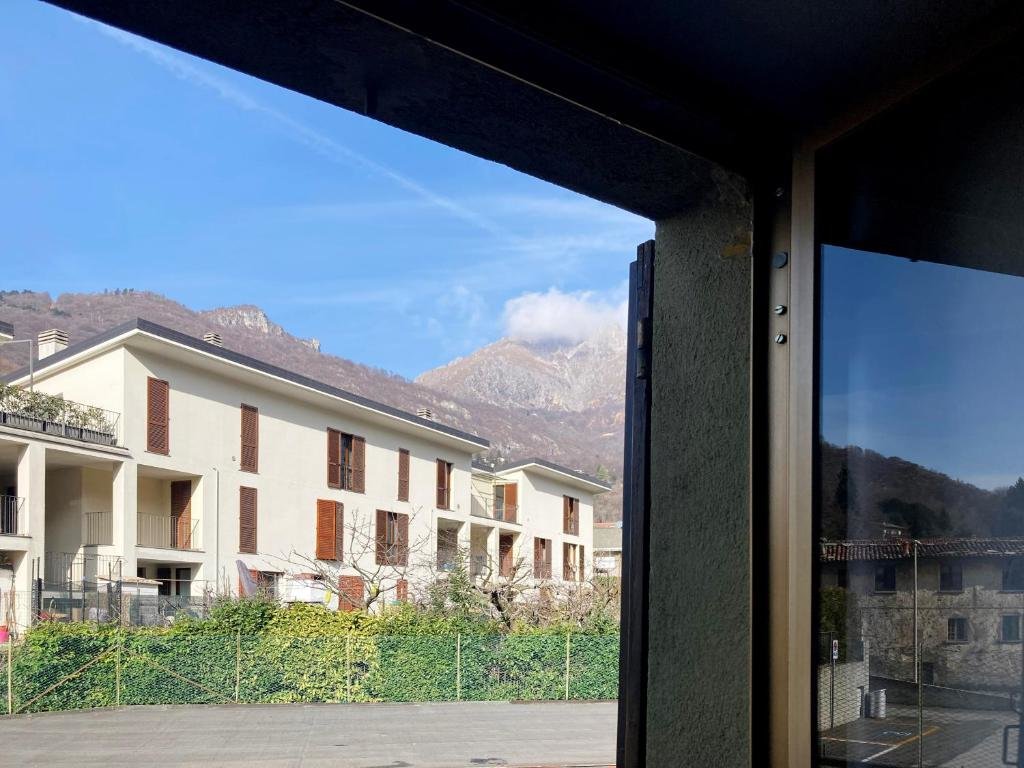 Апартаменты Nice mountain apartment with external dining area - Bilocale con portico in corte nel cuore di Ballabio