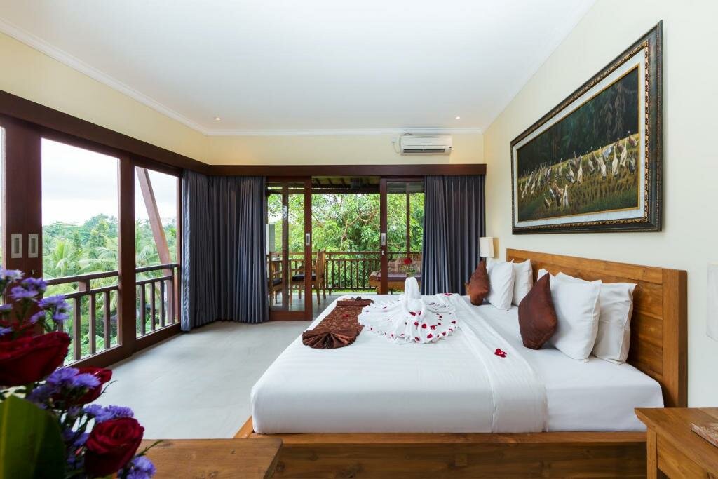 Suite with pool view Alamdini Resort Ubud