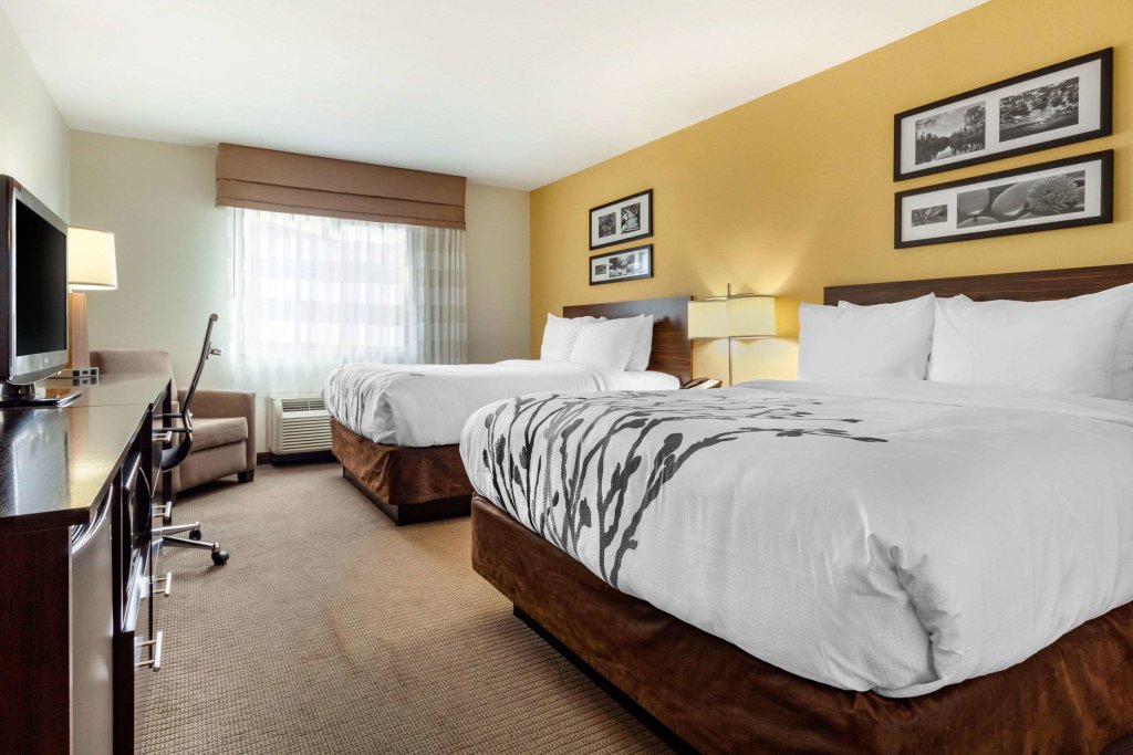 Четырёхместный номер Standard Sleep Inn & Suites Fargo Medical Center