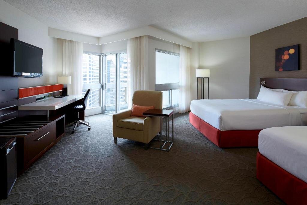 Двухместный номер Deluxe Delta Hotels by Marriott Montreal