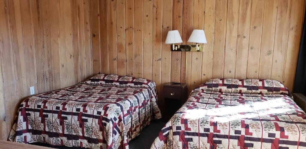 Четырёхместный номер Standard Caribou Lodge and Motel