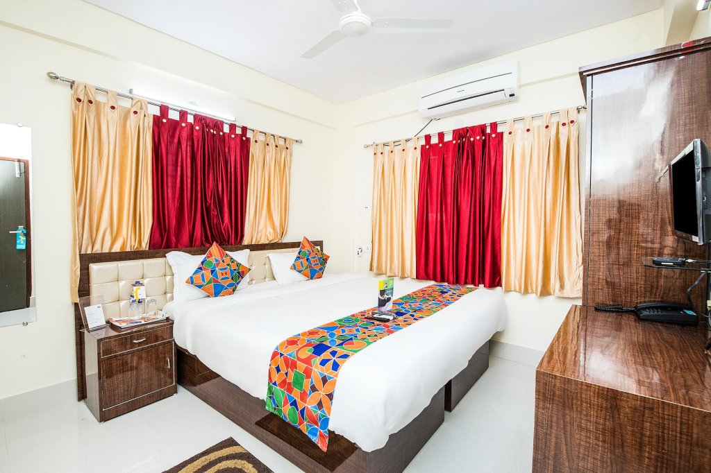 Deluxe Double room FabHotel Kolkata Residency