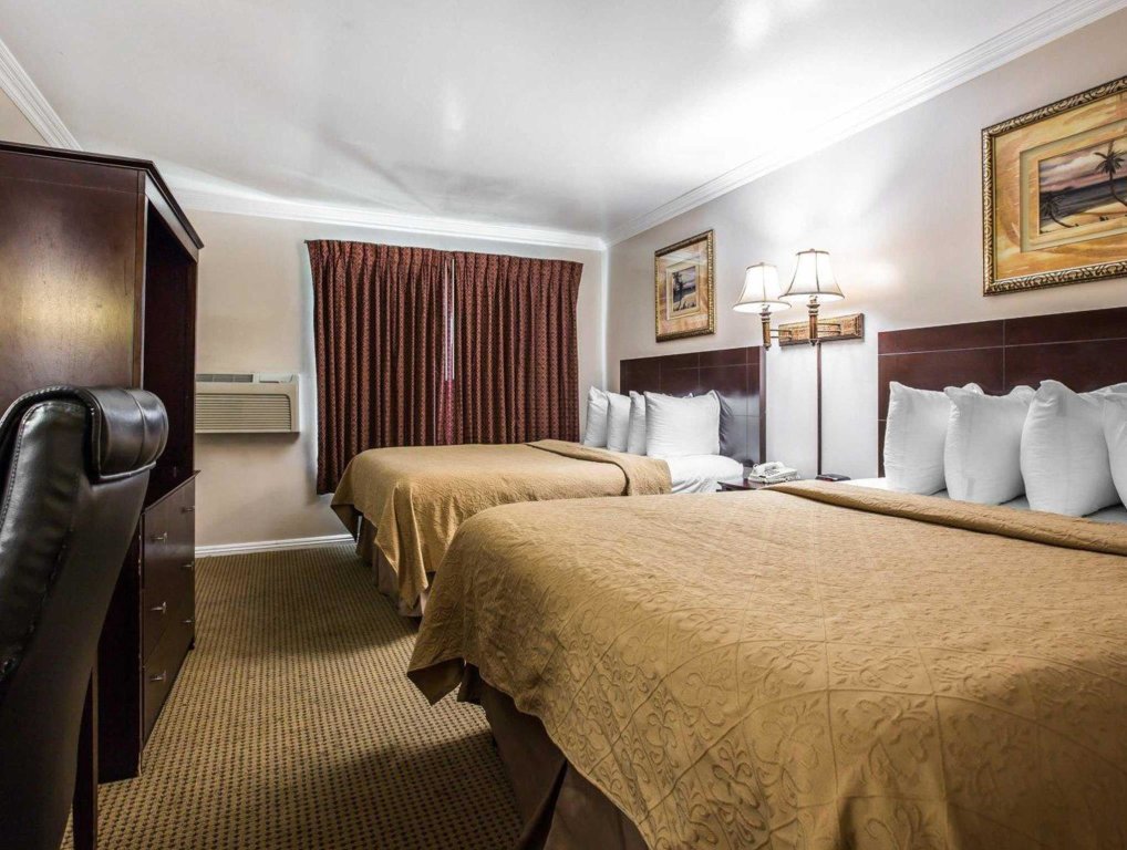 Четырёхместный номер Standard Quality Inn & Suites Thousand Oaks - US101