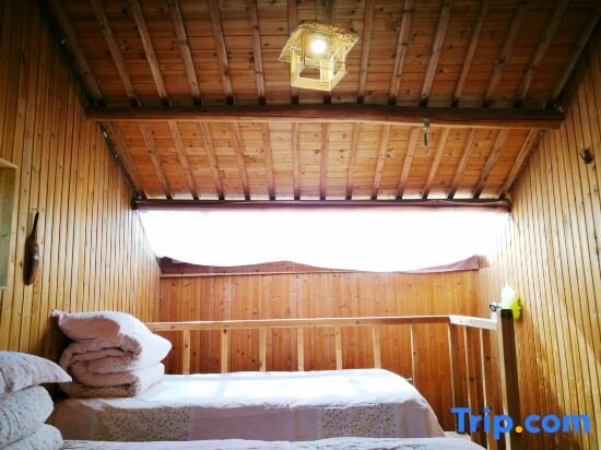 Кровать в общем номере (женский номер) Qingheyue Inn