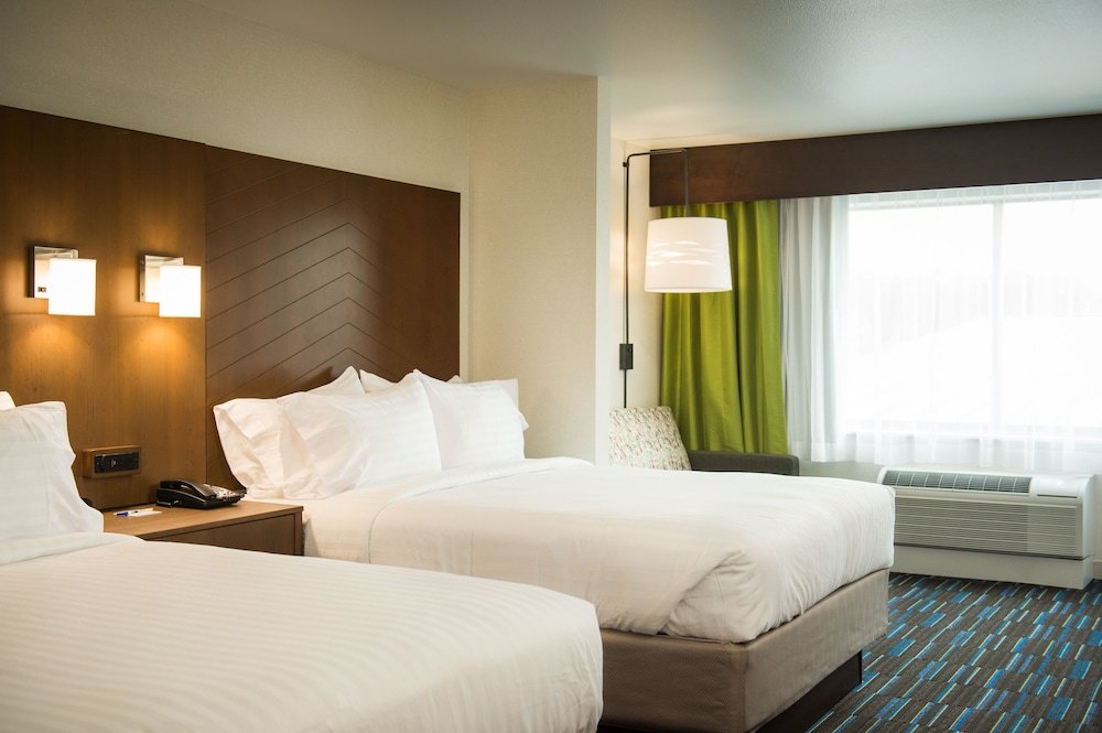 Четырёхместный номер Standard Holiday Inn Express & Suites Rock Falls, an IHG Hotel