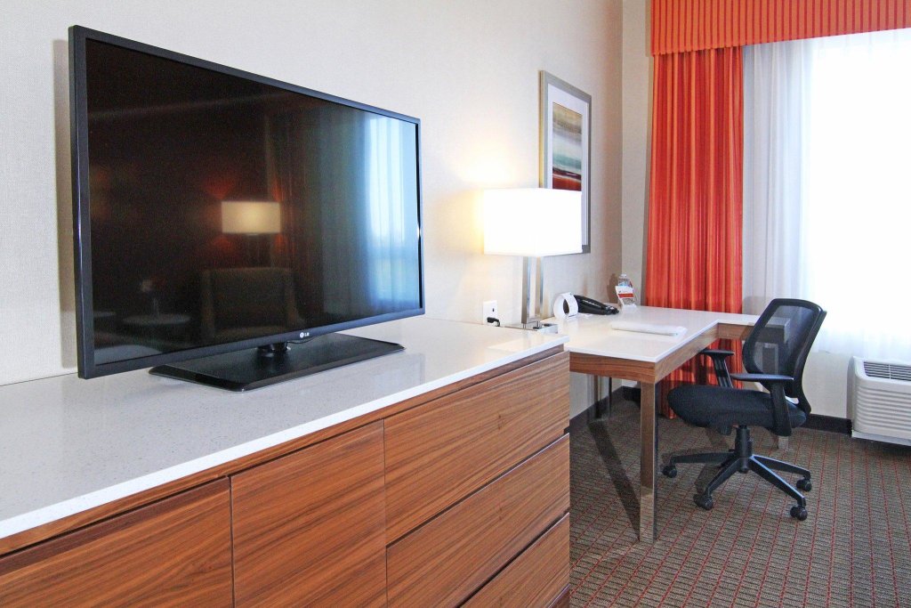 Двухместный номер Standard Holiday Inn Express and Suites Calgary University, an IHG Hotel