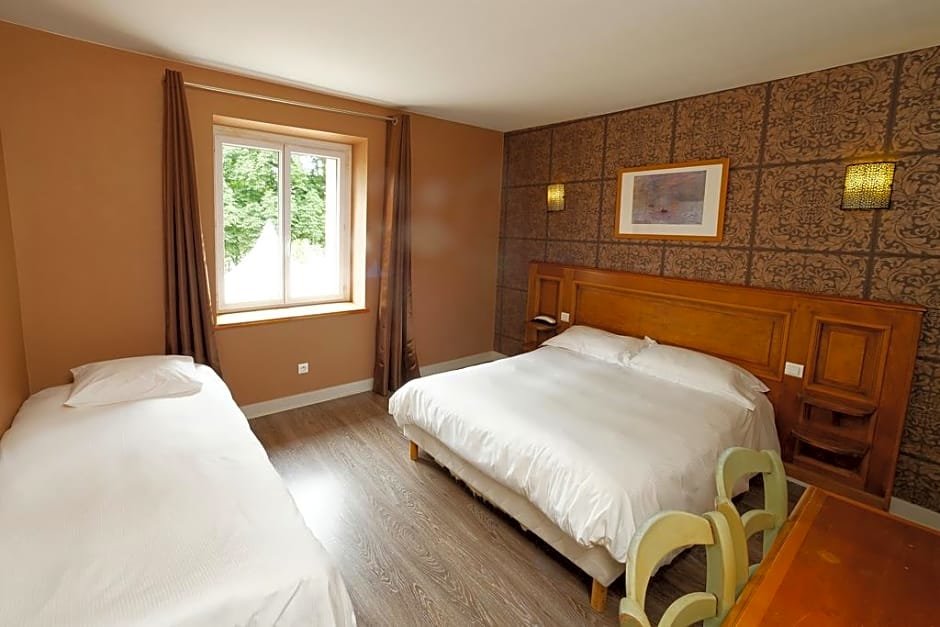 Standard Triple room Hotel du Lac Foix