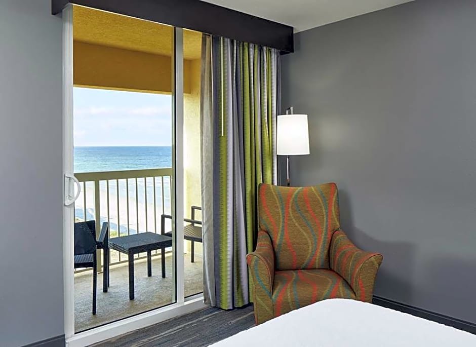 Standard Quadruple room with balcony and with ocean view Hampton Inn Daytona Beach/Beachfront