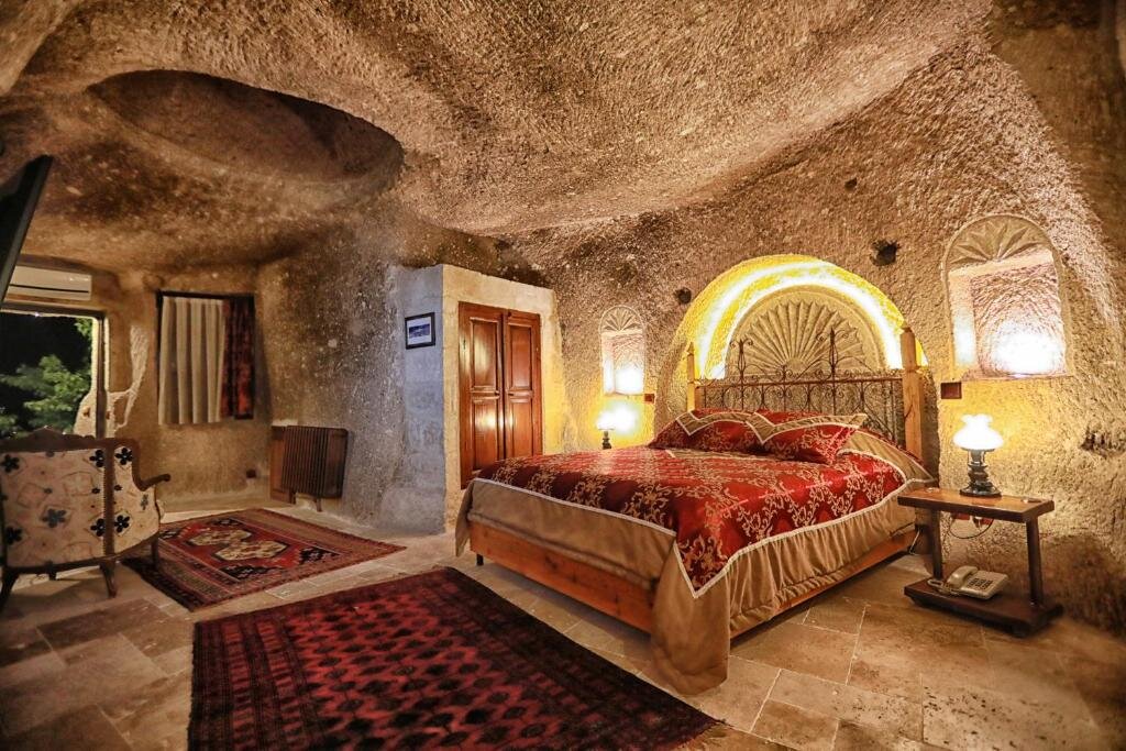 Полулюкс Traveller's Cave Hotel