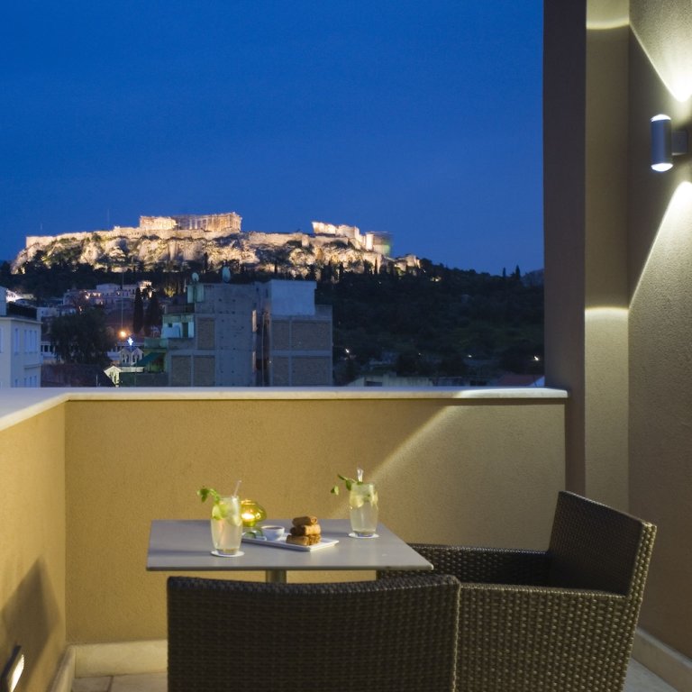 Junior suite con balcone e con vista sulla città O&B Athens Boutique Hotel