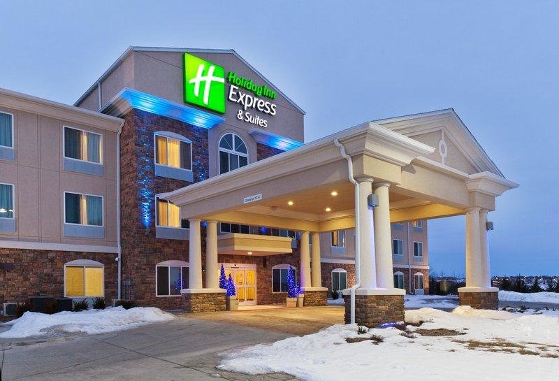2 Bedrooms Suite Holiday Inn Express & Suites - Omaha I - 80, an IHG Hotel