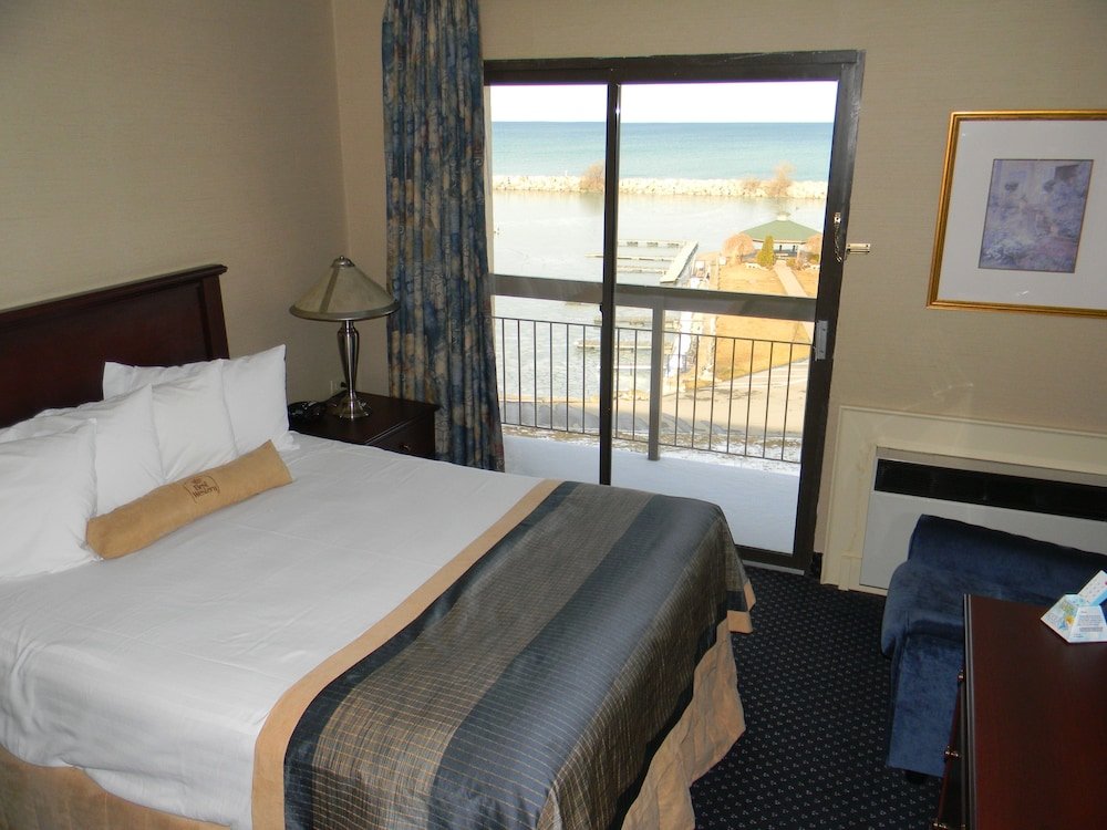 Standard Doppel Zimmer mit Balkon und mit Seeblick Ramada by Wyndham Jordan/Beacon Harbourside Resort