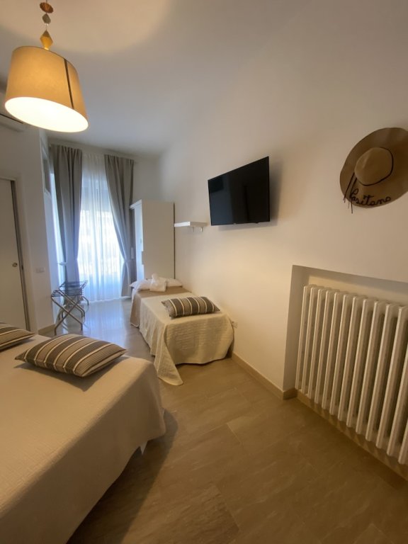 Standard Dreier Zimmer mit Balkon Panoramic Rooms Salerno Affittacamere
