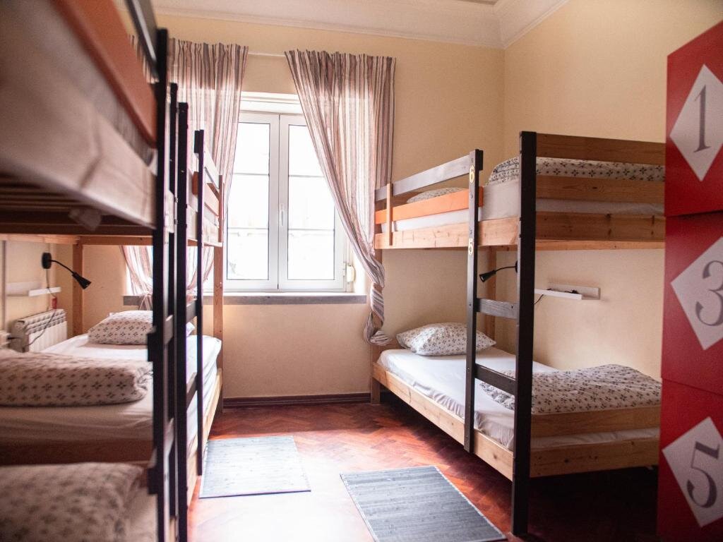 Кровать в общем номере Lisbon Top Hostel