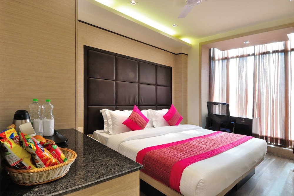 Premium Zimmer Hotel Royal Grand - Opposite Axis Bank East Patel Nagar