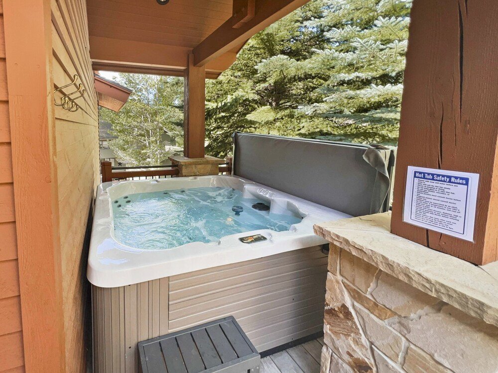 Cabaña 2430 Deer Valley Getaway! Peaceful Home Minutes From Deer Valley With Private Hot Tub! 4 Bedroom Home by RedAwning