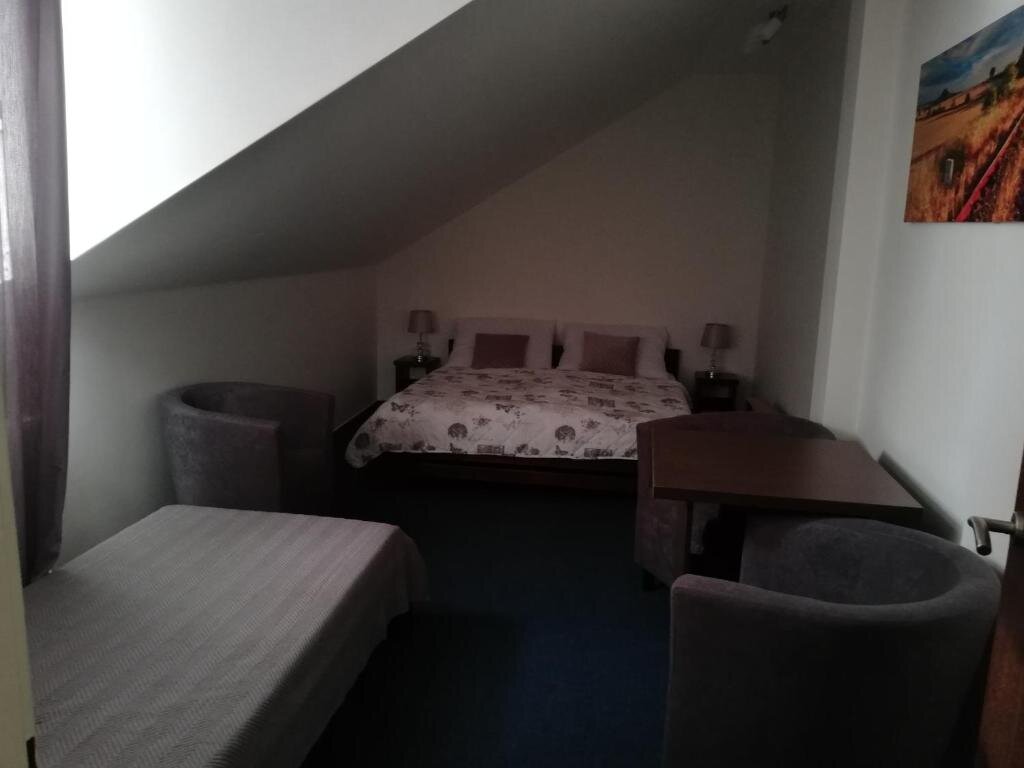Standard Dreier Zimmer Penzion - JILAN, Náves Svobody 39, Olomouc