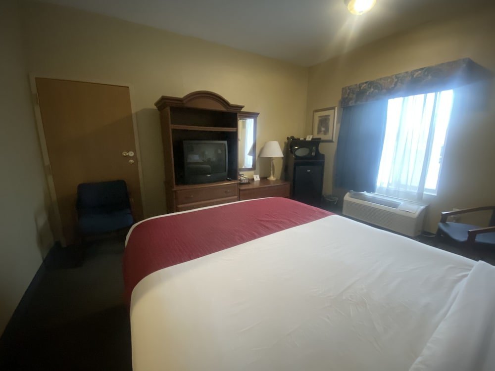 Quadruple Suite Manchester Inn and Suites