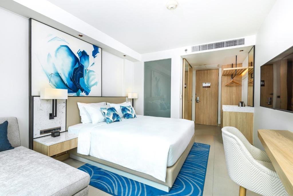 Двухместный номер Premium с балконом Hilton Garden Inn Phuket Bang Tao