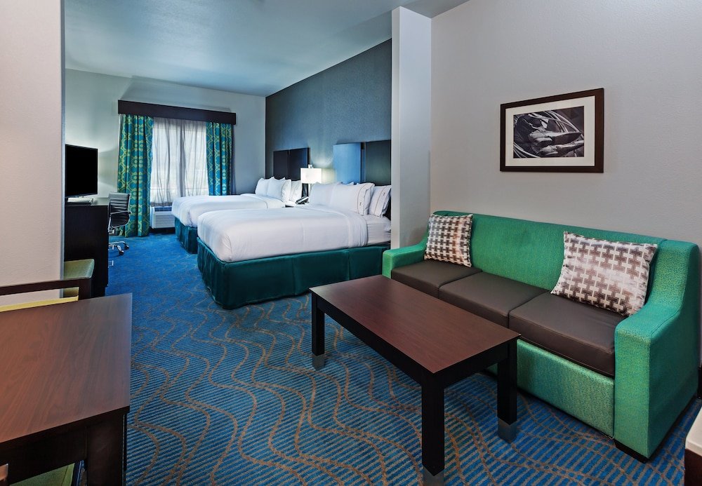 Четырёхместный люкс Holiday Inn Express and Suites Killeen-Fort Hood Area, an IHG Hotel
