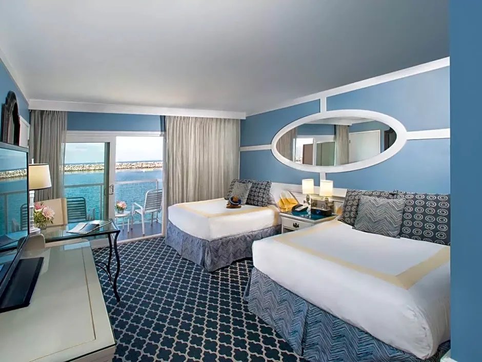 Четырёхместный номер Standard с видом на океан The Portofino Hotel & Marina, a Noble House Hotel