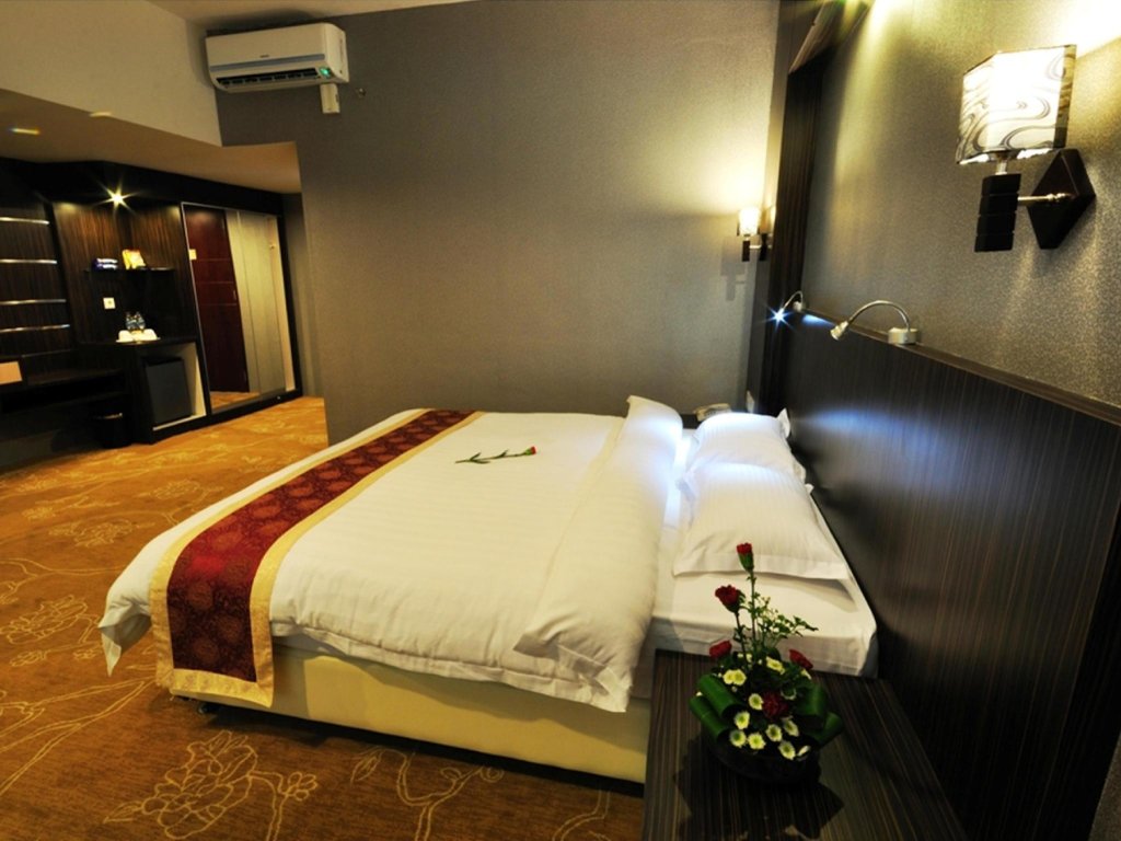 Полулюкс Hermes Palace Hotel Medan