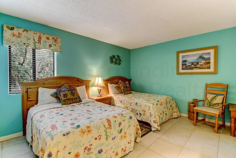 Standard Zimmer Dog Friendly Beach Wood Condo, Minutes Away from Atlantic Ocean by RedAwning