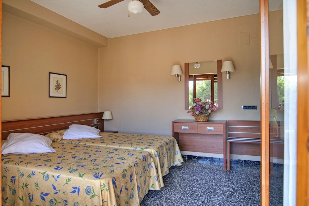 Standard Triple room with balcony Vista Alegre