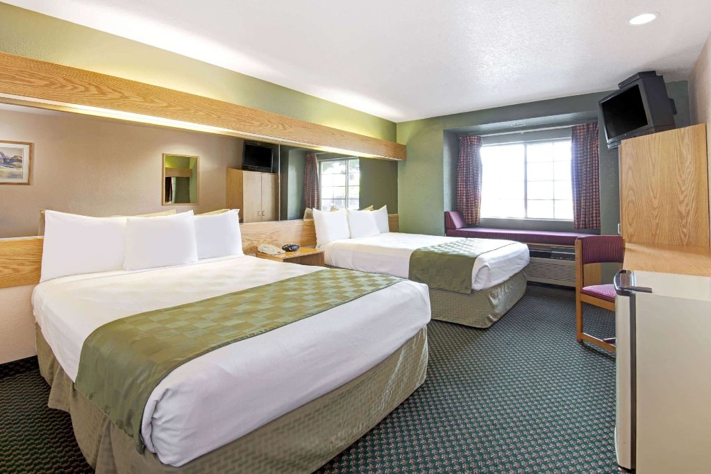 Mobility Accessible Quadruple room Microtel Inn & Suites by Wyndham Albuquerque West