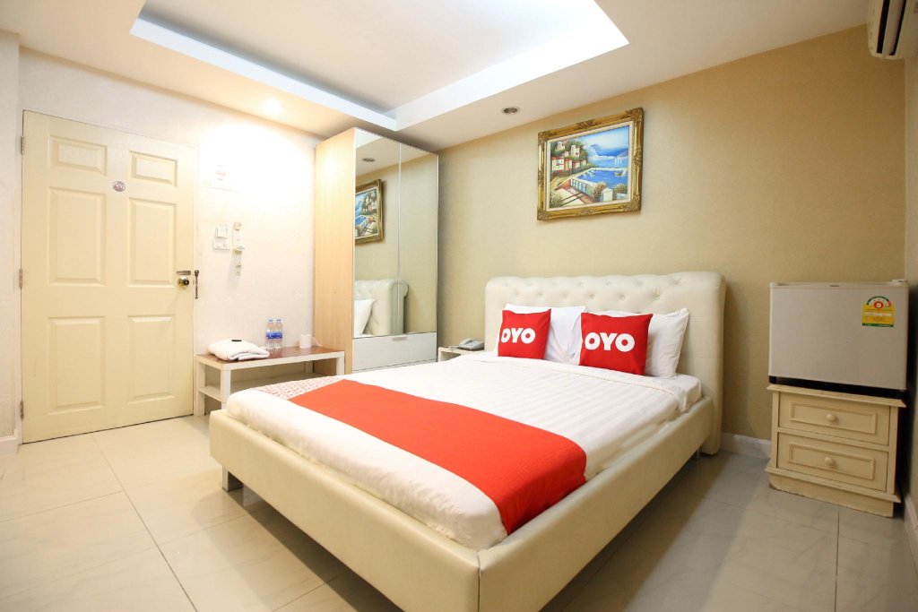 Classic Double room OYO 102 Diamond Residence Silom