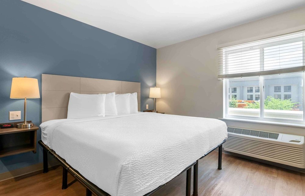 Deluxe Studio Extended Stay America Suites - Portland - East