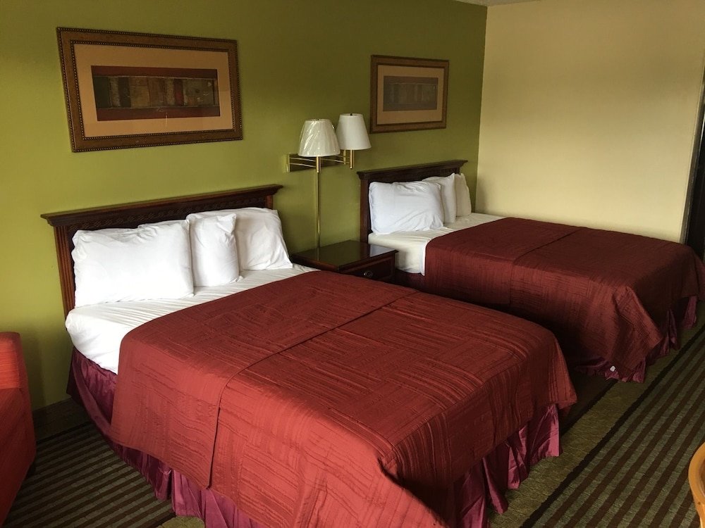Standard Quadruple room Economy Inn