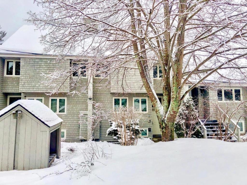 Villa R1 Renovated Bretton Woods Slopeside townhome in the heart of the White Mountains