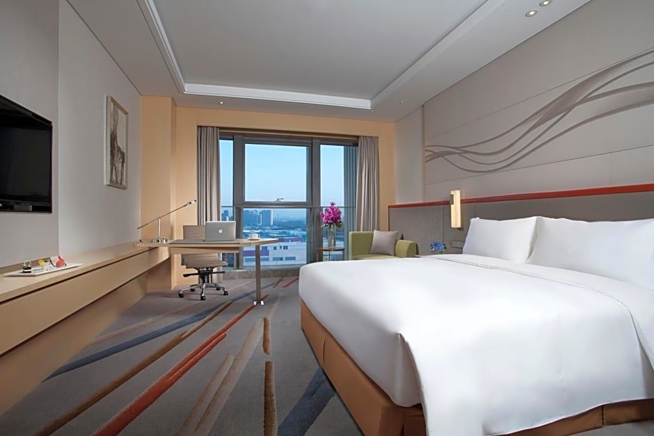 Standard Double Club room Holiday Inn Suzhou Huirong Plaza, an IHG Hotel