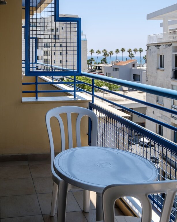 Студия с балконом и с видом на город Atrium Zenon Hotel Apartments
