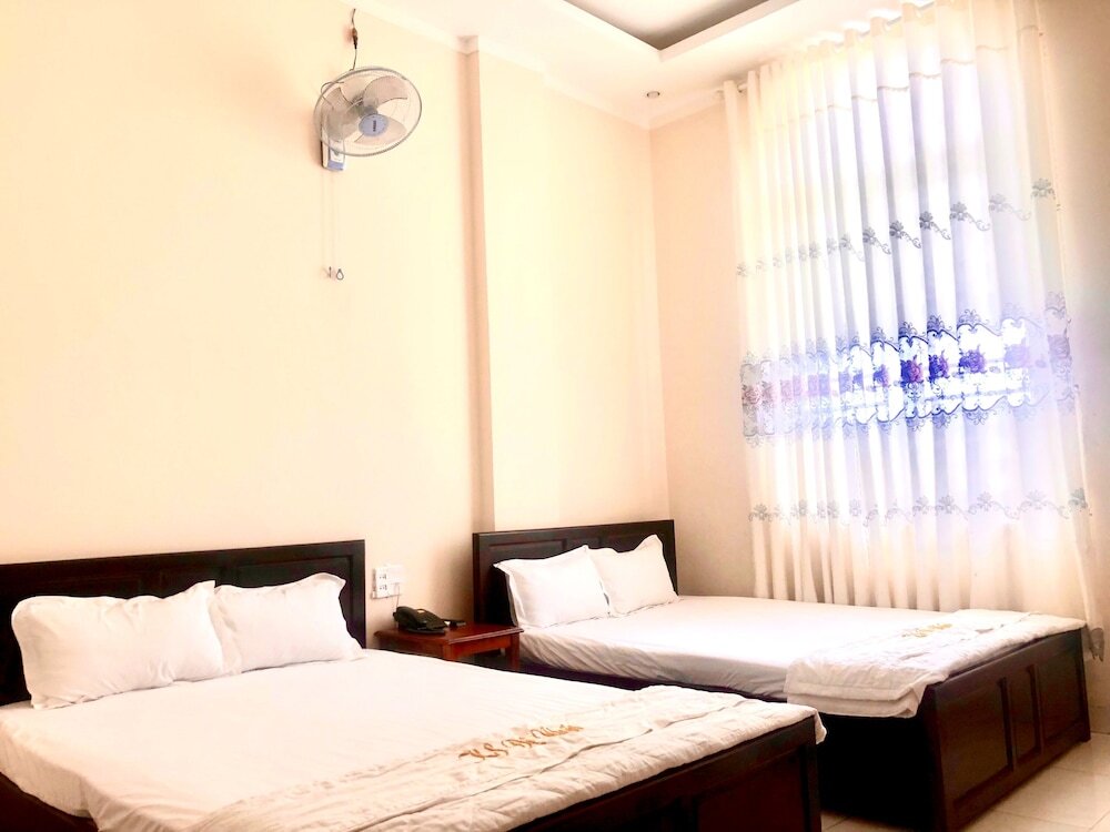 Standard room De Nhat Hotel