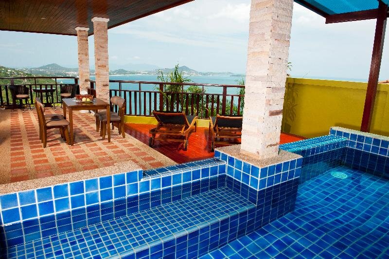 Люкс c 1 комнатой с балконом и с видом на бассейн Sandalwood Luxury Villa Resort