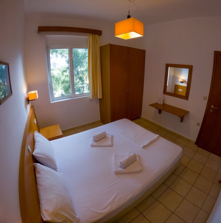 2 Bedrooms Apartment with sea view Monachus Monachus