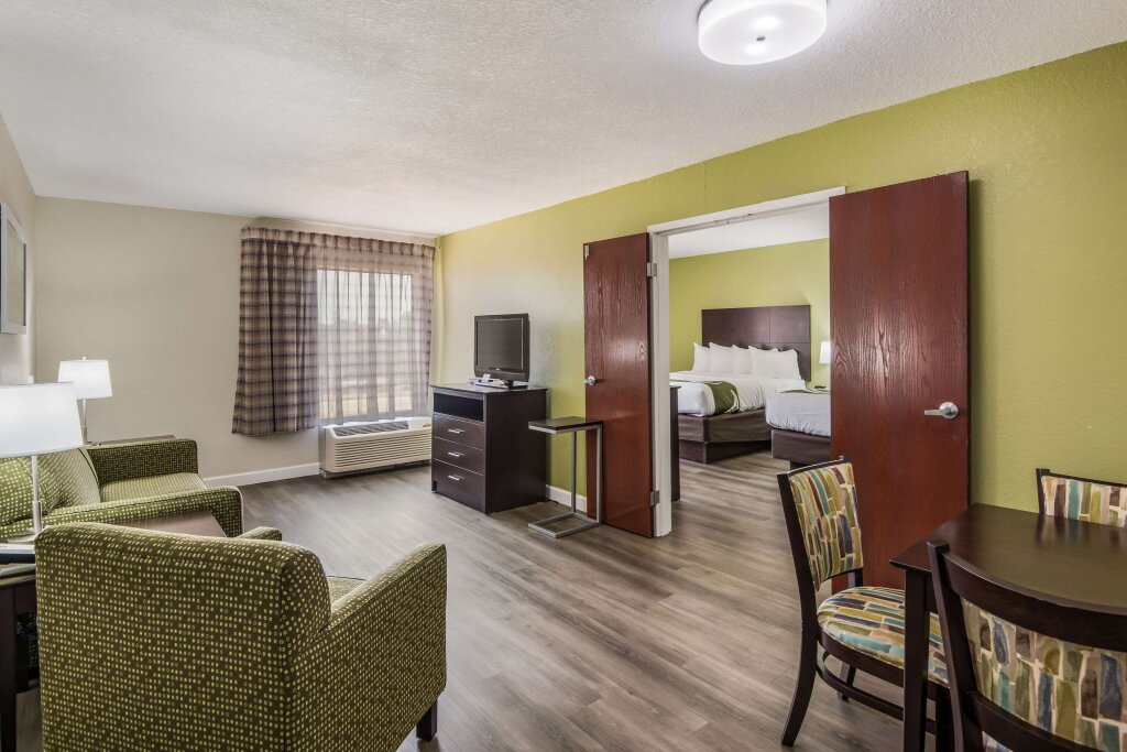 Четырёхместный люкс Quality Inn & Suites Quincy - Downtown