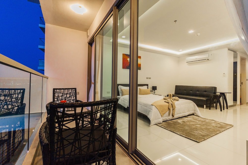 Deluxe Studio mit Balkon und mit Meerblick Wongamat Tower Condominium