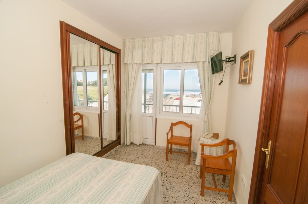 Одноместный номер Standard с балконом и с видом на море Hotel Costa de Ajo