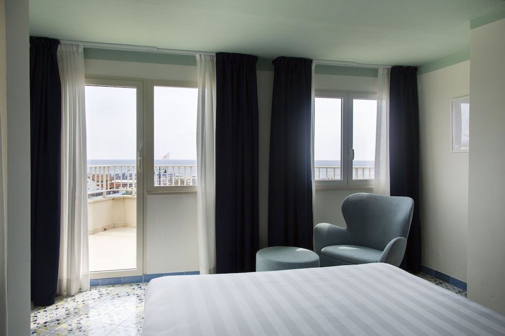 Полулюкс с балконом и с видом на море Grand Hotel