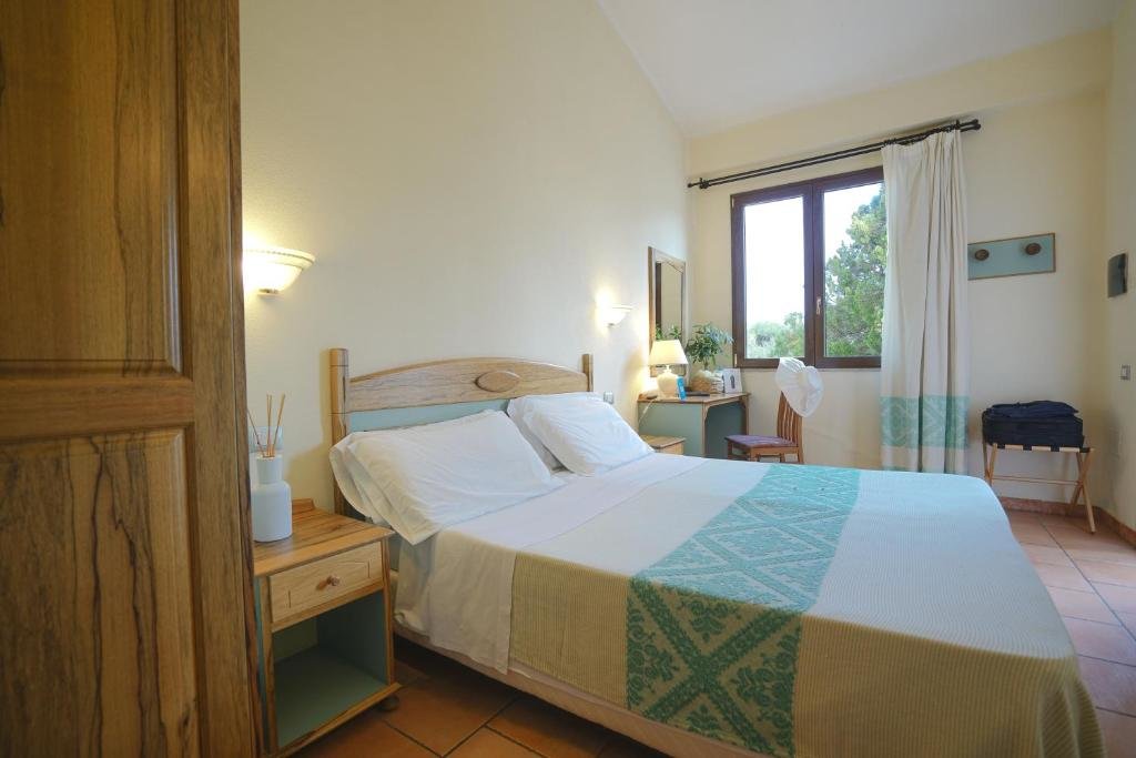 Standard Triple room with mountain view Hotel Rocca Dorada