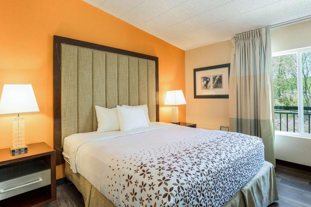 Deluxe Zimmer Fairmount Inn & Suites - Stroudsburg, Poconos
