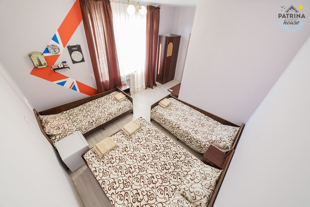 Standard quadruple famille chambre avec balcon Patrina Comfort House
