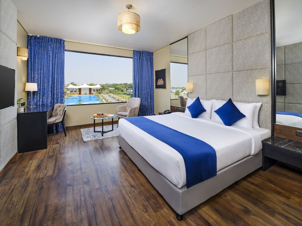 Двухместный номер Deluxe с видом на бассейн Essentia Luxury Hotel Indore